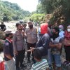 Warga Temukan Mayat Membusuk Tersangkut di Sungai