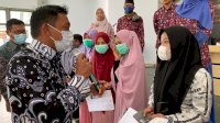 Syaharuddin Alrif Serahkan 258 Beasiswa Kuliah di UMS