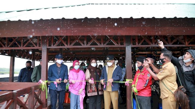 PJ Walikota Makassar Resmikan Dermaga Muda Lakkang