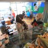 Istri Pj Wali Kota Ingin Hidupkan UMKM di Masa Pandemi, PKK Makassar Kunjungi Warkop