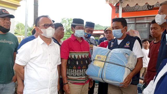 Syaharuddin Alrif Kunjungi 3 Titik Pengungsian di Kota Mamuju
