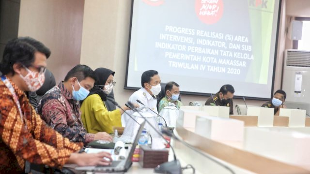 Tim KPK RI Wilayah IV. 2 menggelar pertemuan bersama jajaran Pemkot Makassar, dalam rangka koordinasi pencegahan korupsi, di ruang Rapat Sipakalebbi Lantai 2 Kantor Balaikota Makassar. Rabu (27/1/2021)
