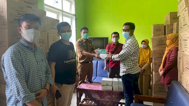 Awali tahun 2021, Anir Peduli Serahkan Bantuan Masker Langsung ke Sinjai