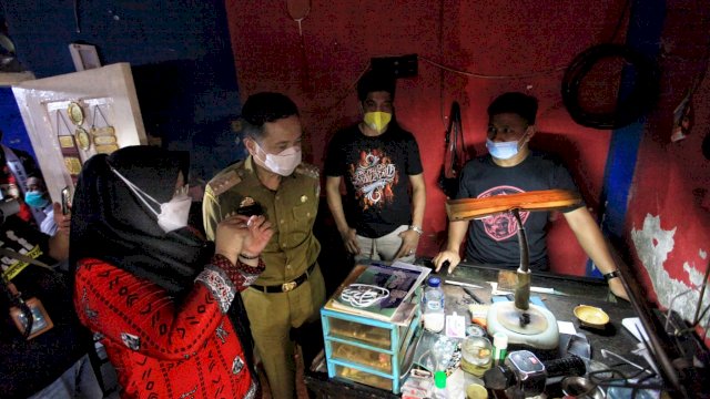 Bangkitkan Potensi Wisata, Rudy Kenalkan Pengrajin Perak Makassar