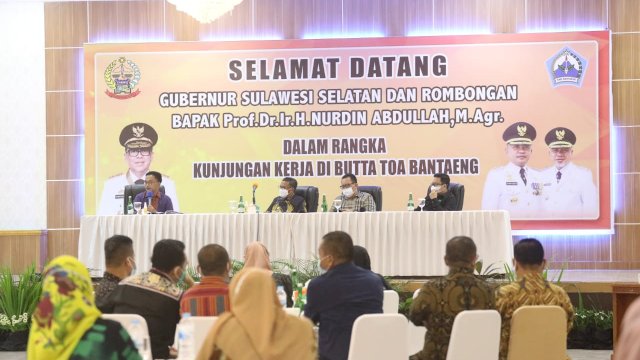 Bupati Bantaeng Ilham azikin memamparkan Konsep Pembangunan Kabupaten Bantaeng