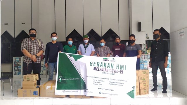 Peduli, Badako HMI Sulselbar Salurkan Bantuan ke Pesantren