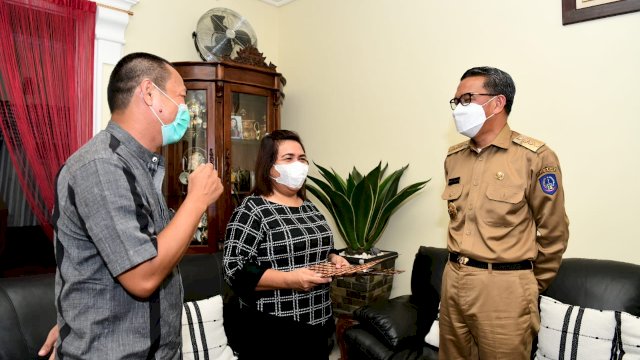 Sampaikan Belasungkawa, Nurdin Abdullah Kunjungi Keluarga Korban Sriwijaya Air
