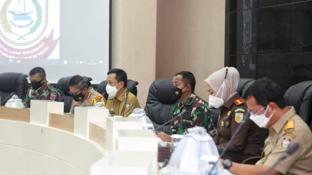 TROTOAR.ID, Makassar - Atas dasar surat edaran Pemerintah Kota Makassar terkait penerapan Pembatasan Kegiatan Masyarakat (PKM) di 