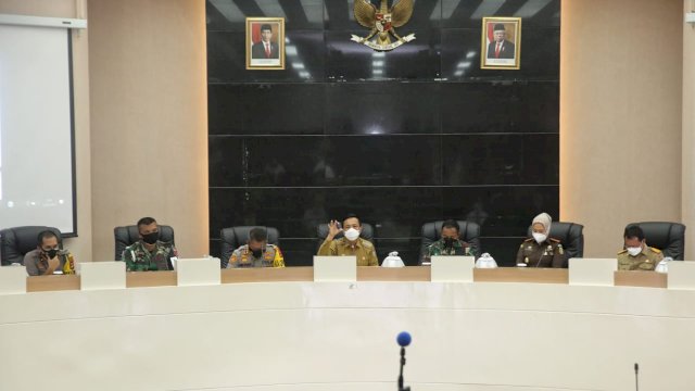 TROTOAR.ID, Makassar - Pemerintah Kota Makassar menggelar rapat koordinasi bersama jajaran Forkopimda kota Makassar serta mengundang 