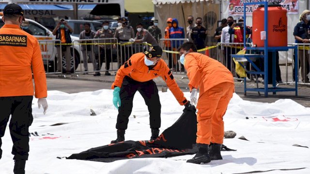 17 Kantong Jenazah Diserahkan ke RS Polri Kramat Jati