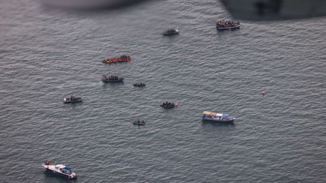 [BREAKING NEWS] Penyelam Temukan Kotak Hitam Pesawat Sriwijaya Air SJ-182