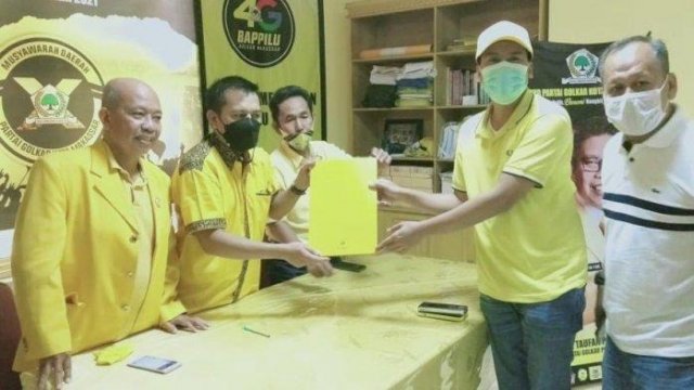 Nurhaldin dan Appi Ambil Formulir Calon Ketua Golkar Makassar