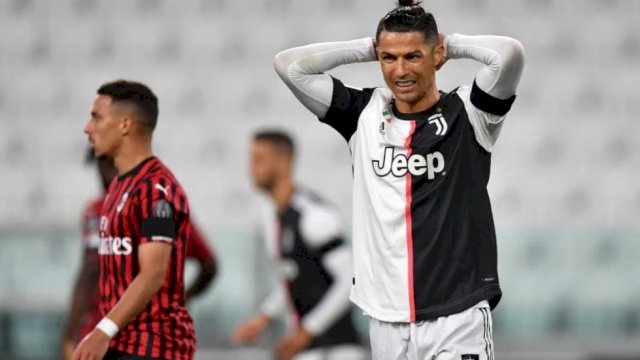 Ekspresi kekecewaan Cristiano Ronaldo usai gagal mencetak gol di semifinal Coppa Italia antara Juventus vs AC Milan