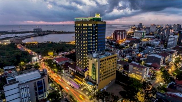 Nampak gedung hotel dan berbagai tempat usaha swasta di Kota Makassar, (Istimewa).