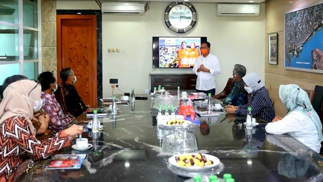 Danny ketika melakukan rapat dengan Tim Transisinya, Senin (1/2). | Dokpi Danny.