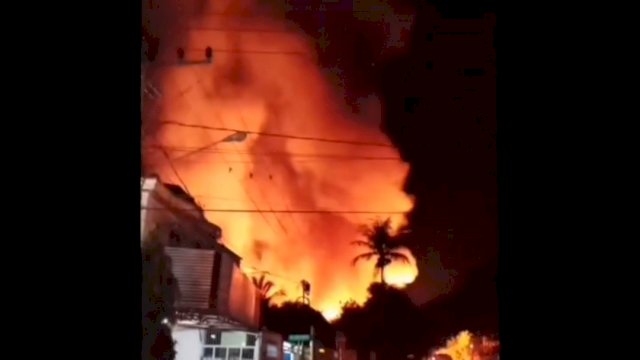 Kebakaran di lokasi Mal Pankkukang (MP) Kota Makassar, Sabtu (6/2) | tim trotoar.id.