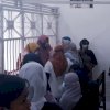 Tangis Para Ibu dari 10 Demonstran Omnibus Law Pecah di PN Makassar Saat Mendengar Anaknya Divonis