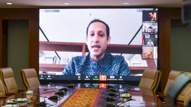 Mendikbud, Nadiem Makarim dalam sebuah rapat virtual, Kamis (11/2) | trotoar.id
