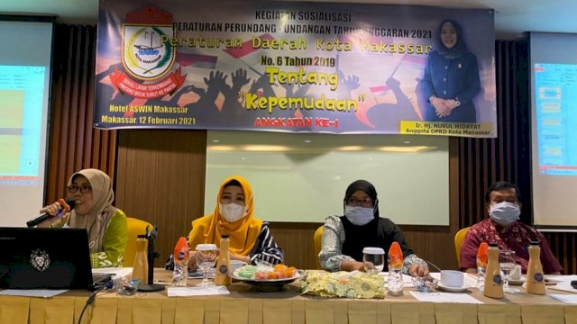 Nurul Hidayah berkerudung warna orange, saat melakukan sosper di Hotel Aswin Makassar, Jumat (12/1) | Hms/trotoar.is