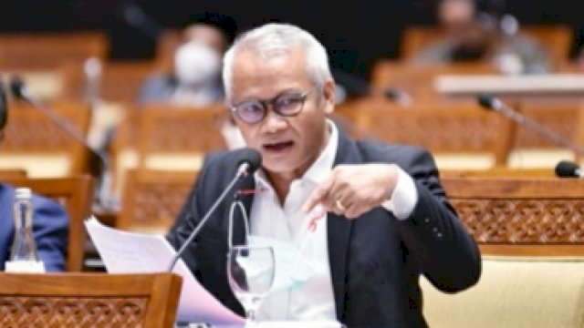 Legislator dari Fraksi PDIP Aria Bima saat menyampaikan interupsi pada rapat paripurna di Gedung DPR RI, Jakarta, Rabu (10/2/2021). Foto : Kresno/nvl
 