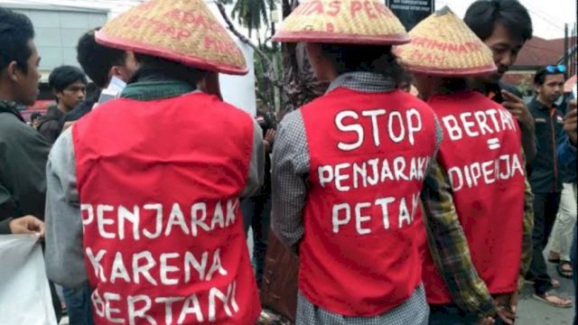 Aksi perlawan petani di Kabupaten Soppeng, Provinsi Sulawesi Selatan | Foto: Mogabay/Google.