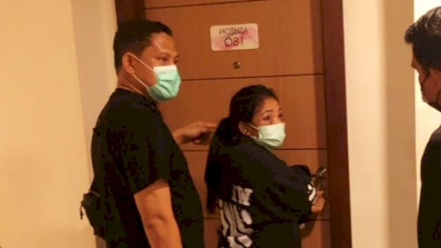 Saat polisi melakukan olah TKP di Apartemen Vida View.