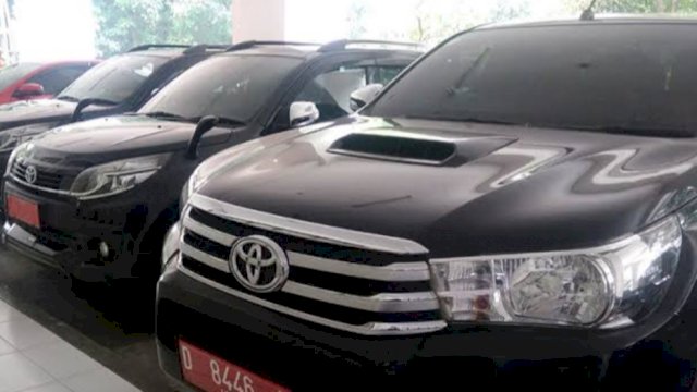 Sebuah foto kendaraan dinas pejabat. | Google/Istimewa.