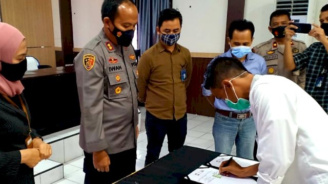 Kapolres Sinjai melakukan MoU dengan PT Mega Buana Nusa Indah Sulfikar, di Mapolres Sinjai, Kamis (25/2) | trotoar.id