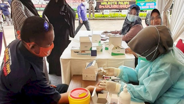 Situasi rapid test di rumah Fatmawati Rusdi, Jumat (26/2) 