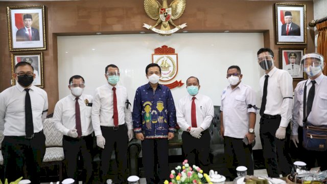 Saat pertemuan Pj Wali Kota dengan PHRI Sulsel, di Rumah Jabatan Wali Kota Makassar, Rabu (3/2/2021). Menyambut audiensi para pendemo yang minta dana hibah dicairkan | trotoar.id