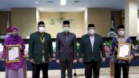 Rektor UIN Alauddin Lantik Pejabat Eselon IV dan Beri Penghargaan Pegawai Purnabakti