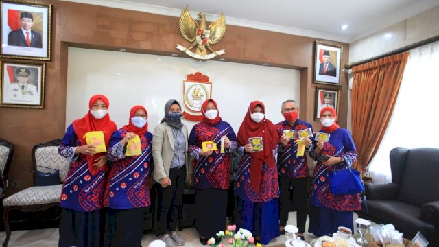 Dekranasda Kota Makassar dengan Provinsi Sulsel.