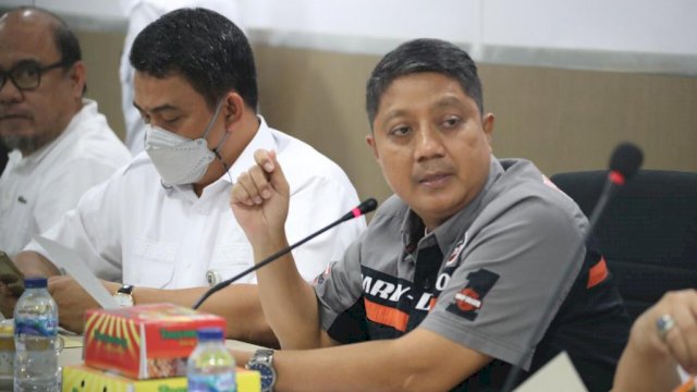 Plt Sekretaris DPRD Makassar A Bukti Djufrie dalam rapat persiapan paripurna sambutan wali kota Makassar terpilih, Kamis (25/2) | Ad/trotoar.id