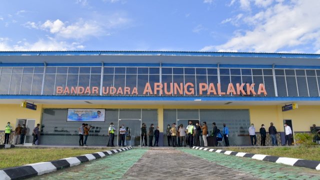 Gubernur Sulsel Meninjau lokasi Bandara Arung Palakka Kabupaten Bone, Sulaqesi Selatan
 