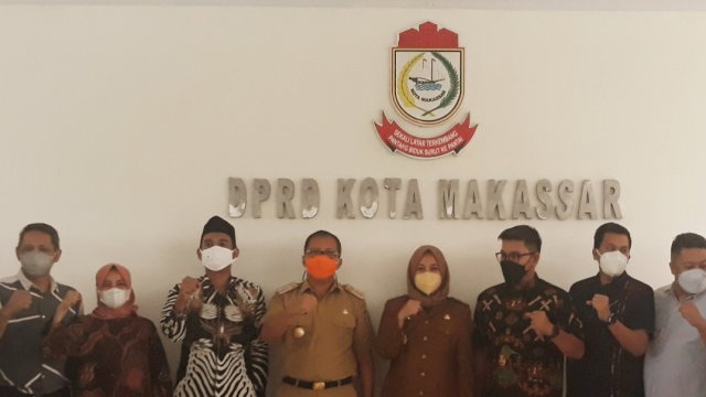 Petinggi DPRD Kota Makassar bersama Walikota dan Wakil Walikota Makassar, Selasa (2/3). | Al/trotoar.id.