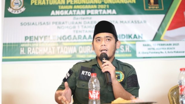 nggota DPRD Kota Makassar (F-PPP) H. Rachmat Taqwa Quraisy Melakukan Sosialisasi Peraturan.