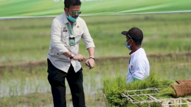 Mentan SYL saat sedang berkomunikasi langsung dengan petani, (ist).