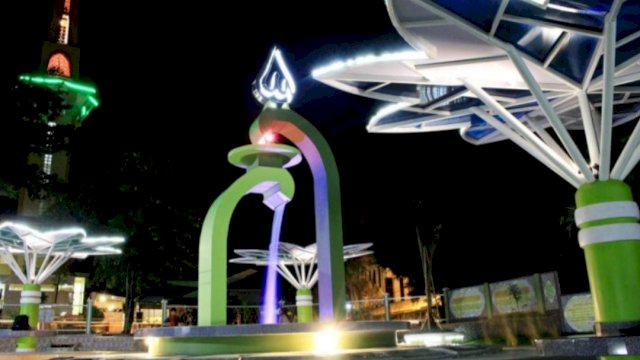 Penampakan malam hari di Kota Parepare, Sulawesi Selatan.