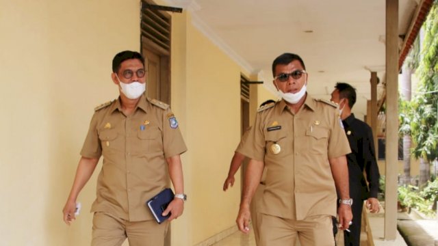 Edhy Manaf bersama Andi Utta, di Bulukumba, Senin (15/3). [trotoar.id].