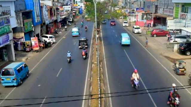 Jalan raya di Makassar.