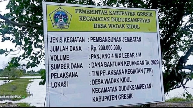 Papan proyek bangunan jembatan tersebut.