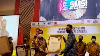 Bupati Sinjai Terima Penghargaan dari SMSI Sebagai Kepala Daerah Peduli Media