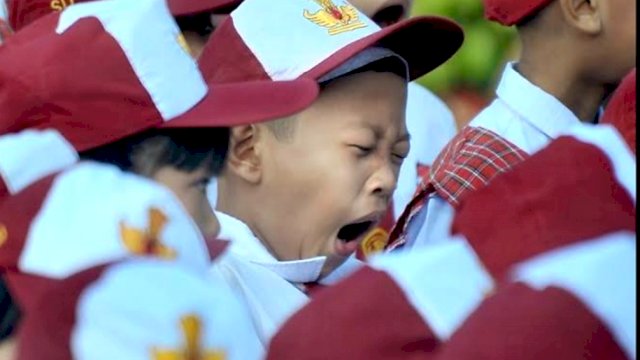 Seorang siswa Sekolah Dasar yang tengah melakukan baris berbaris. (Google).
