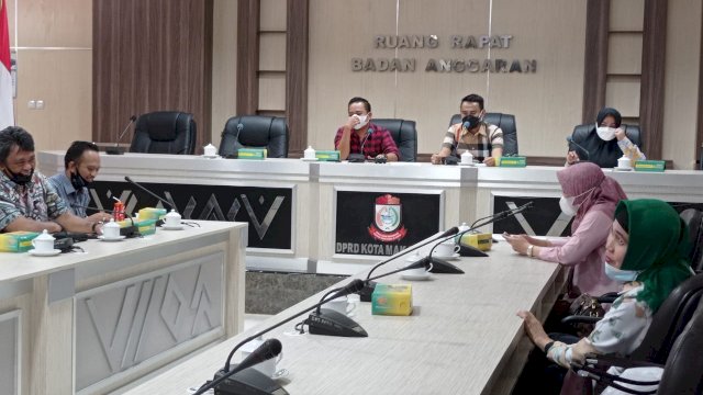 Panitia khusus (Pansus) Ranperda Pasar dan Jajaran Direksi PD Pasar Makassar Raya di Ruang Anggaran DPRD Kota Makassar, Kamis (25/2/2021). 
