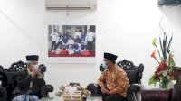 Hari Pertama Jadi Plt Gubernur, Andi Sudirman Sowan ke KH Sanusi Baco