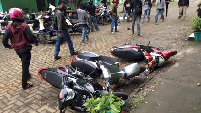 Kondisi pasca bentrokan HMI-PMII di UIM, Selasa (2/3). | Istimewa.