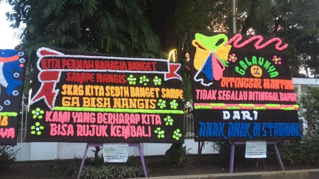 Karangan bunga hiasi rujab Gubernur Sulsel, Rabu (3/3) | Tim/HL