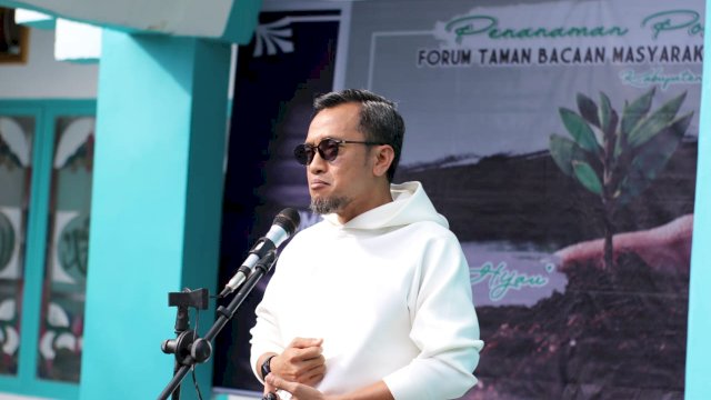 Wakil Bupati Jeneponto Paris Yasir, saat memberikan sambuatan dalam kegiatan penghijauan oleh FTBM di Kabupaten Jeneponto, Sulsel, Jumat (5/3). | Hms Jpt.