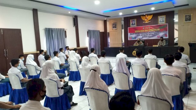 Sosialisasi penerimaan anggota Polri di Polres Sinjai, Senin (8/3).