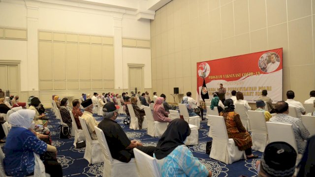 Vaksinasi covid-19 untuk purnawirawan Polri.